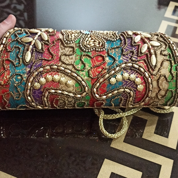 Beautiful clutch - Picture 3 of 5